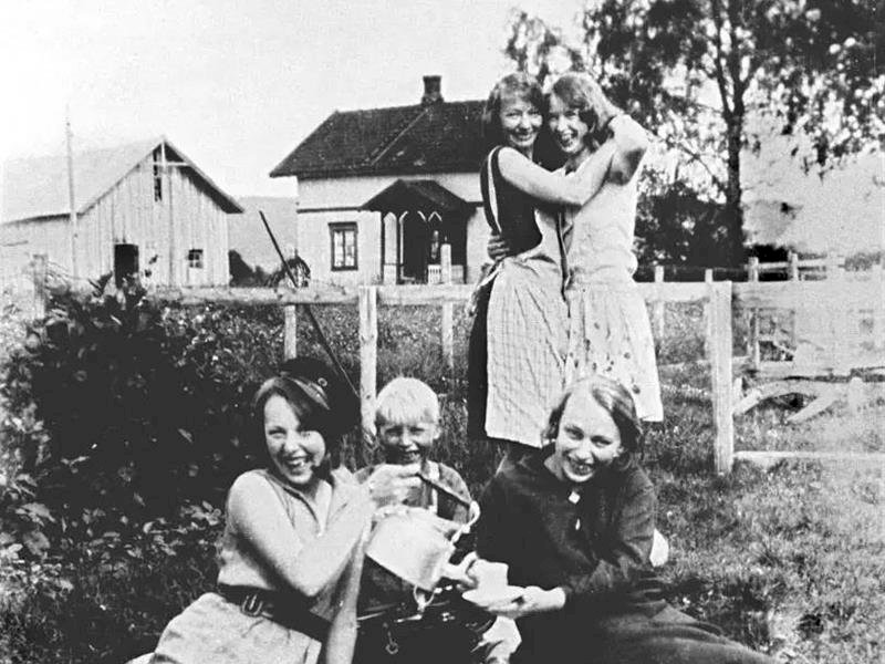 Teaterforestilling - "Kvinnestemmer fra elva", 2025-11-22T14:00:00+01:00, from 14.00 to 23.59